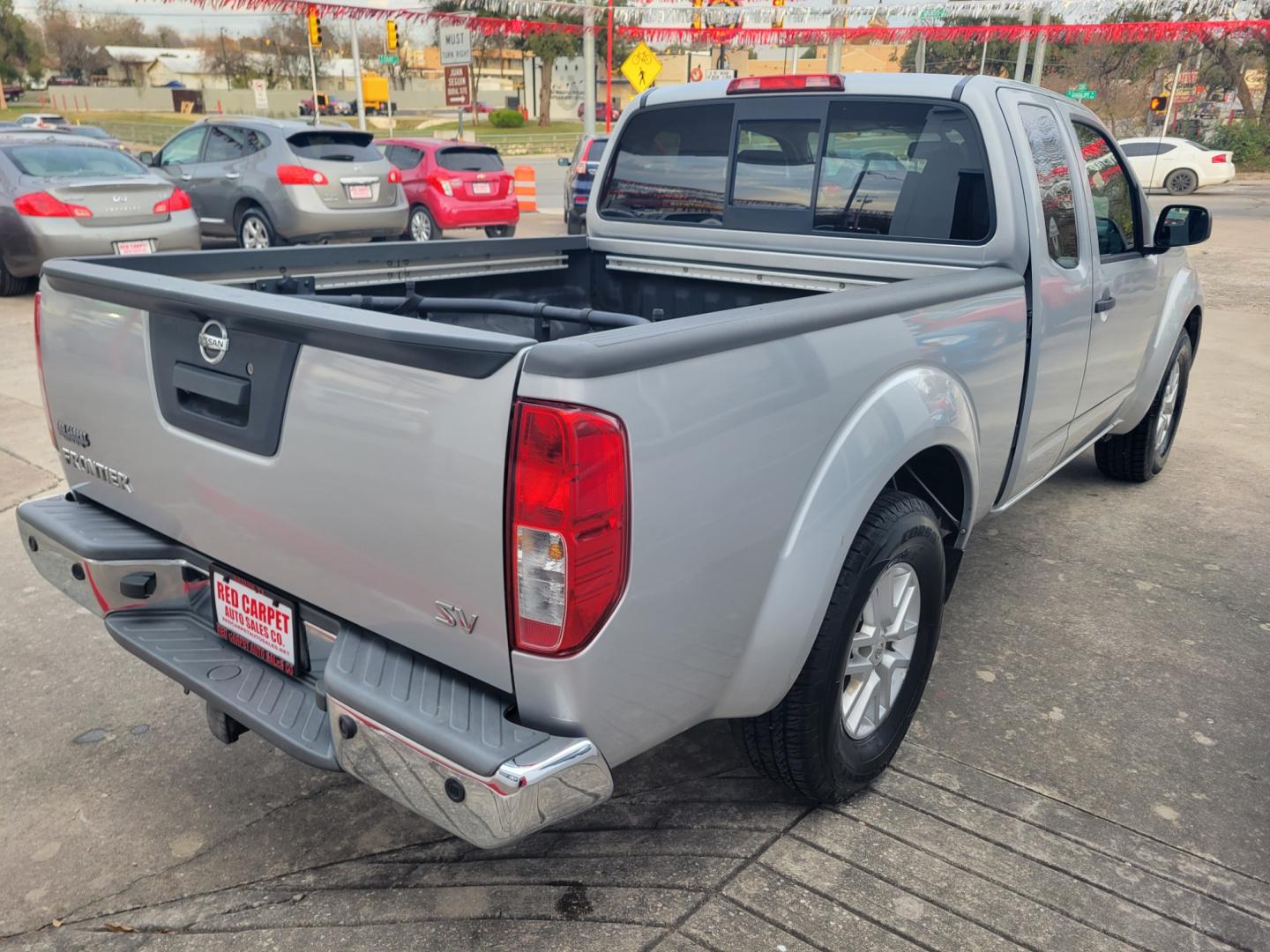 2014 SILVER Nissan Frontier SV 2WD (1N6AD0CU8EN) with an 4.0L V6 DOHC 24V engine, Automatic transmission, located at 503 West Court, Seguin, TX, 78155, (830) 379-3373, 29.568621, -97.969803 - Photo#2